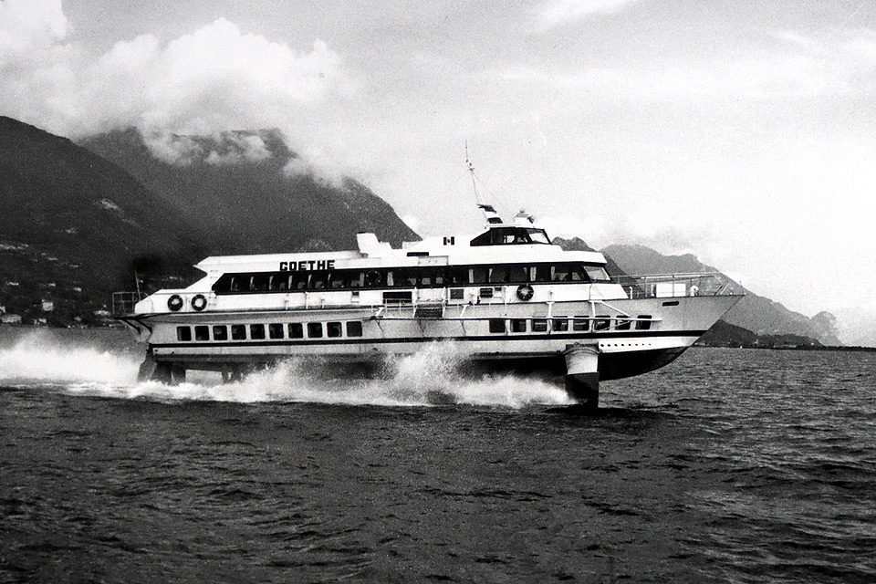 GOETHE – ein großes von Rodriquez erbautes Tragflügelboot in voller Fahrt auf dem Gardasee 1995