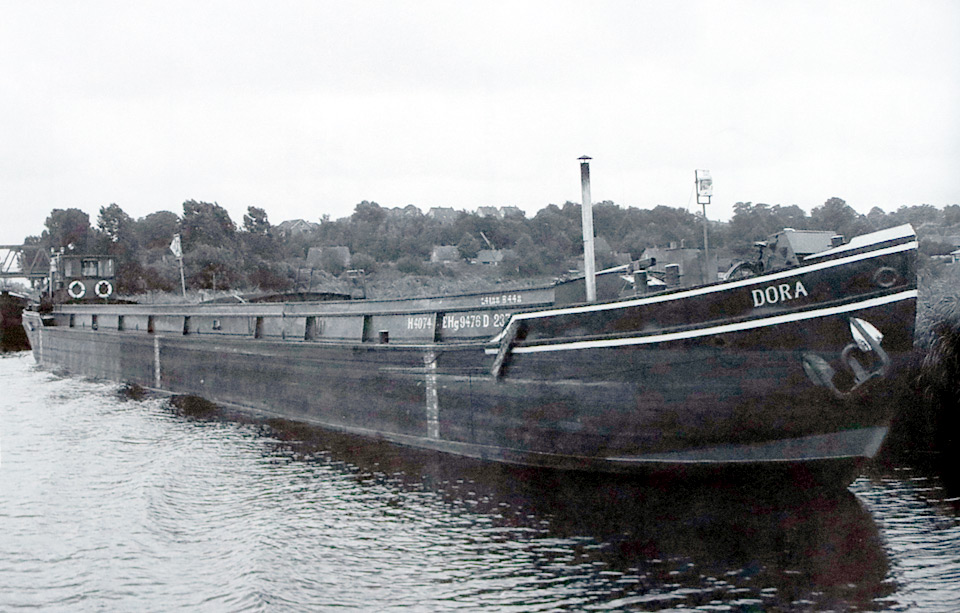 MS DORA im Elbe-Lübeck-Kanal 1969